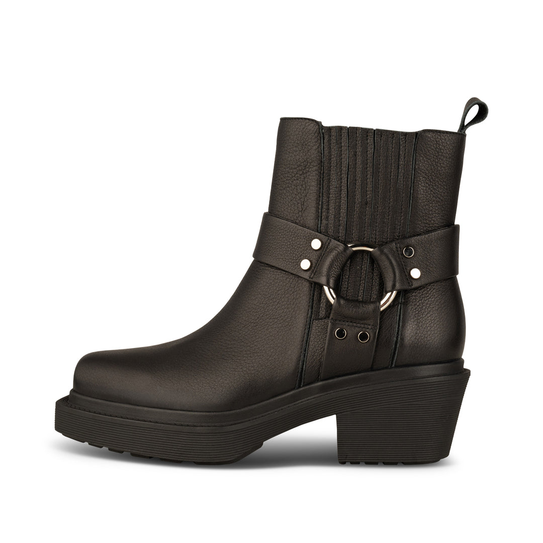 ブーツその他 DEINET TEDDY BEAR BUCKLE BOOTS IN BLACK KDTYS4WB311 STB-Amina_Harness-Ankle_Boots-