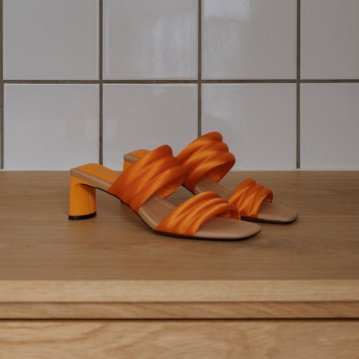 サンダル・ミュール Flower Sandals - Carel - Leather - Orange Sylvi heel textile - ORANGE SATIN – SHOE THE BEAR - COM