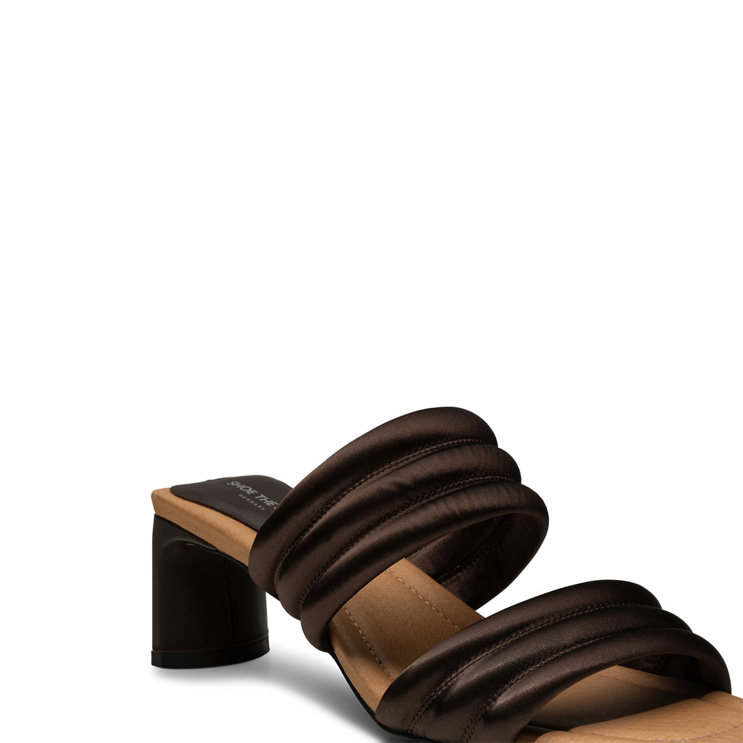 サンダル・ミュール MANEBI Women Sandals P9 7Y0LE TA BROWN Minimal Camel Colored Leather Single Strap Sandal Size 7.5