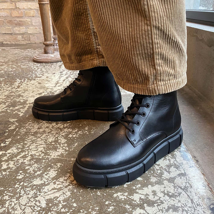 SHOE THE BEAR Tove チェルシーブーツ Tove chelsea boot leather - BLACK – SHOE THE BEAR - US